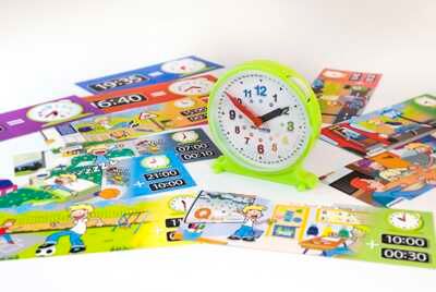 45311 ИГРА ОБУЧАЮЩАЯ ЧАСЫ ACTIVITY CLOCK В ЧЕМОДАНЧИКЕ, производитель Miniland (Минилэнд), ISBN 841-3-08245-311-4 № 3